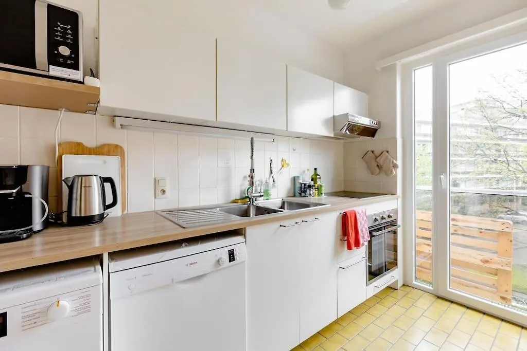 Homestay Digital Nomad Station: Work-Ready Room Near Transit Antwerp Belgium